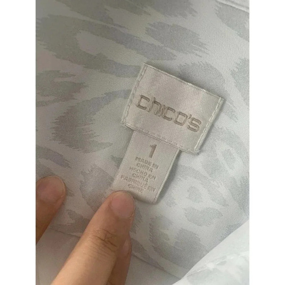 Chicos Size M Gray Snow Leopard Print Tunic Blouse Top NEW! - Picture 3 of 3